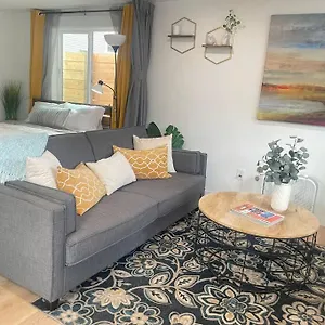 New Private Tiny Near Greenlake/lightrail/i-5 Holiday home